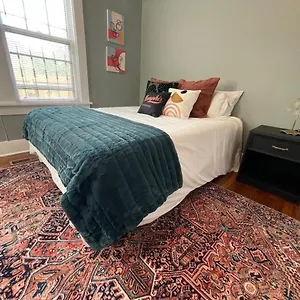 Holiday home Historic Revival 2br Midtown Fast Wifi Free Parking Yes Pets